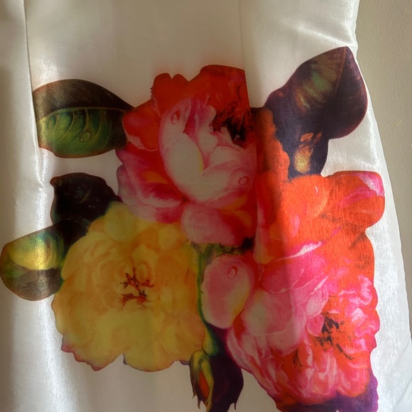 Beautiful floral dress - Picture 11 of 11